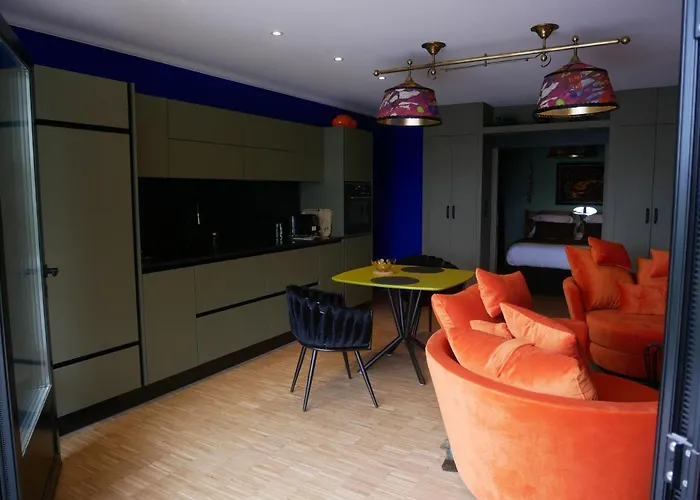 Suite 24