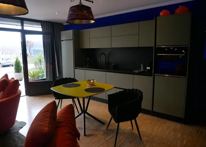 Suite 24